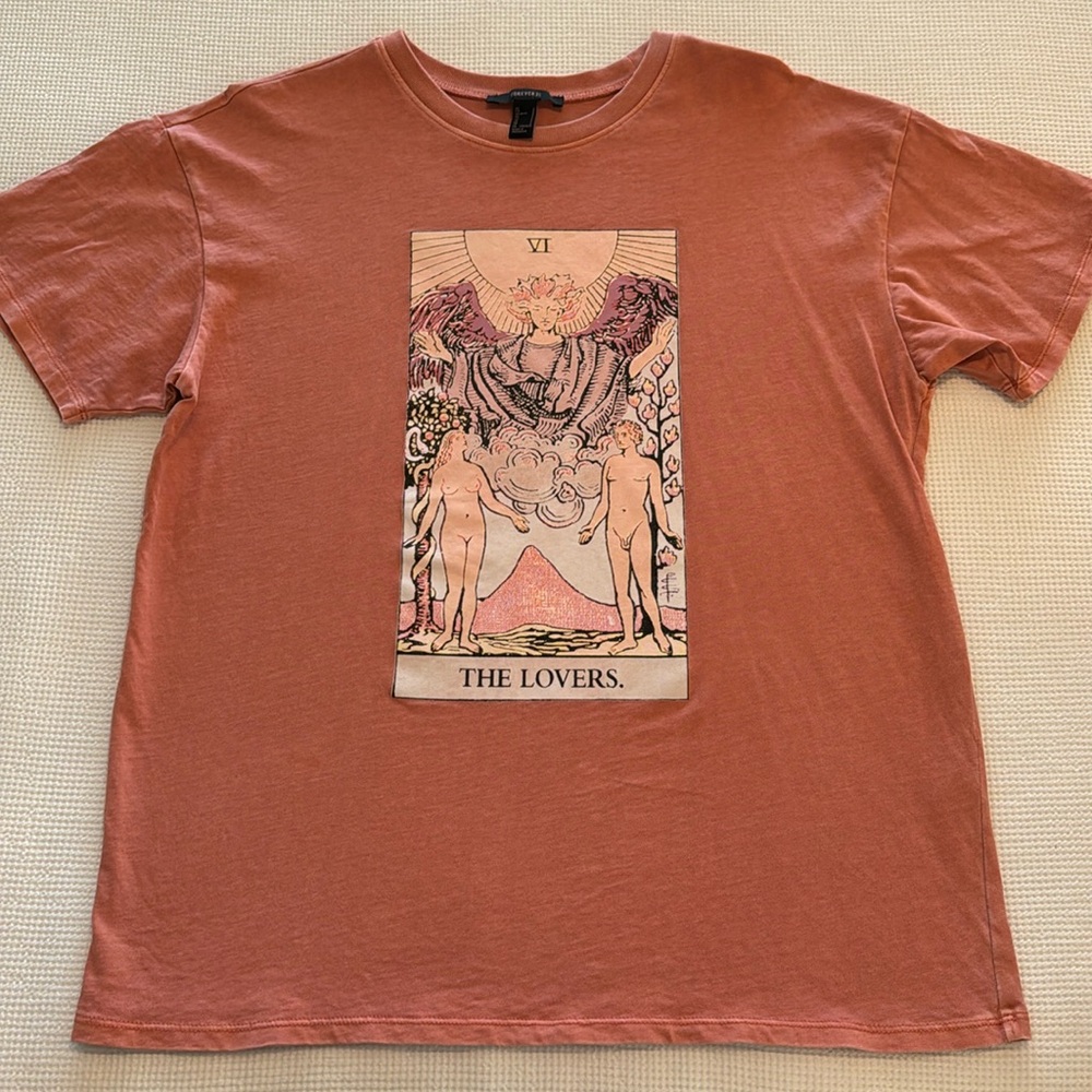 Women’s Graphic T-shirt. Size Large.